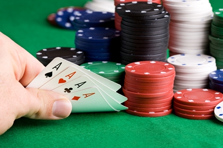 438546-win-poker